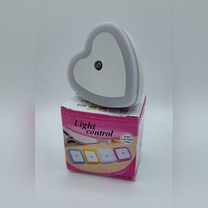 NIB Heart-Shaped Light Control Night Light, WHITE
